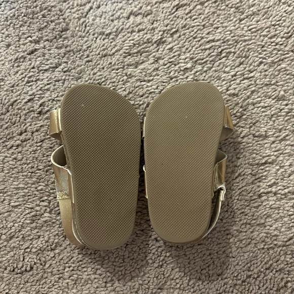 Old Navy Gold Sandals - Picture 2 of 4